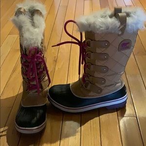 Sorel boots, barely worn!